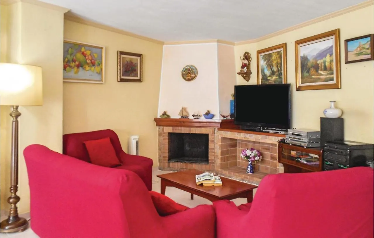 2 Bedroom Amazing Apartment In 滨海托萨