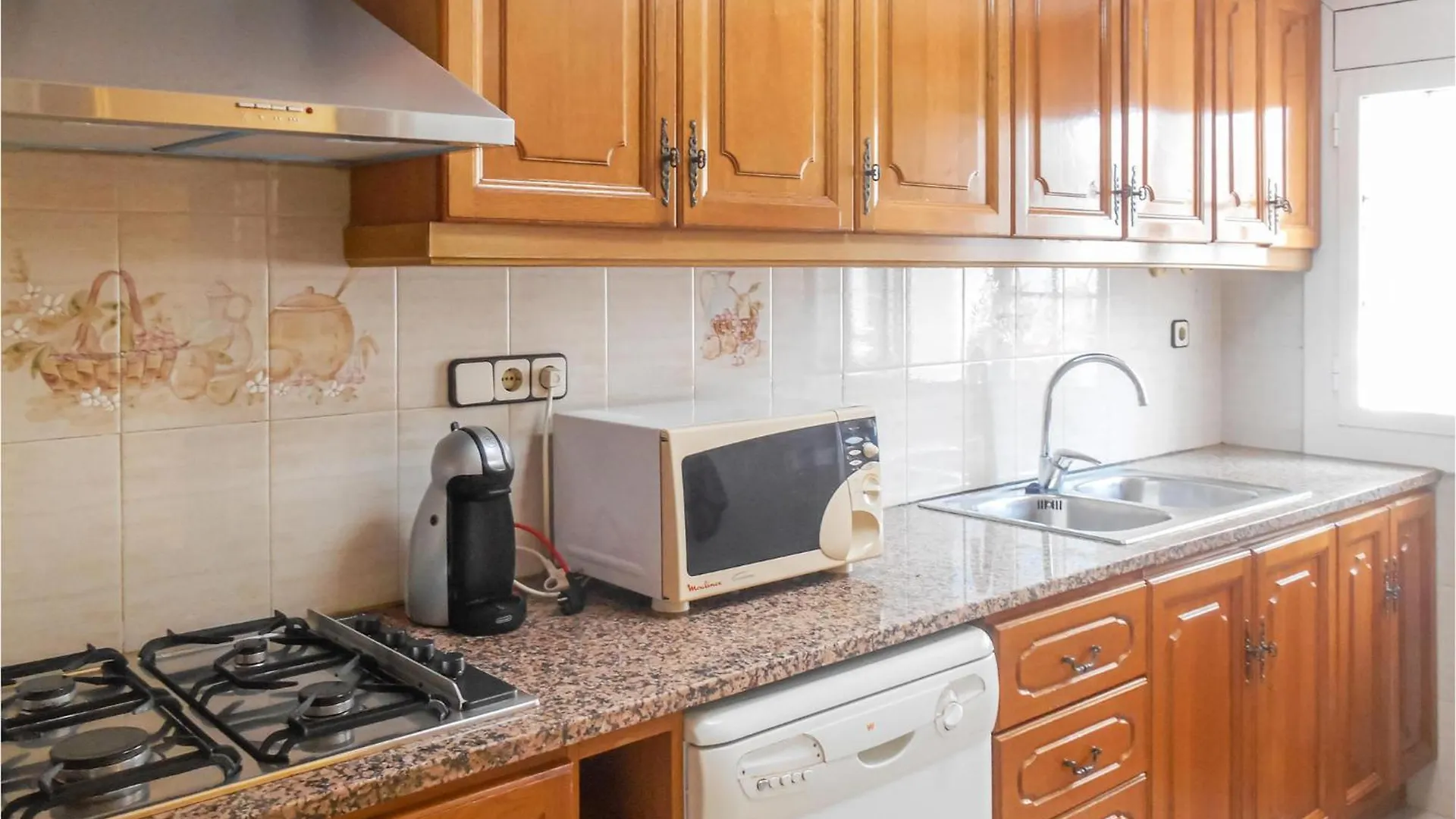 2 Bedroom Amazing Apartment In 滨海托萨